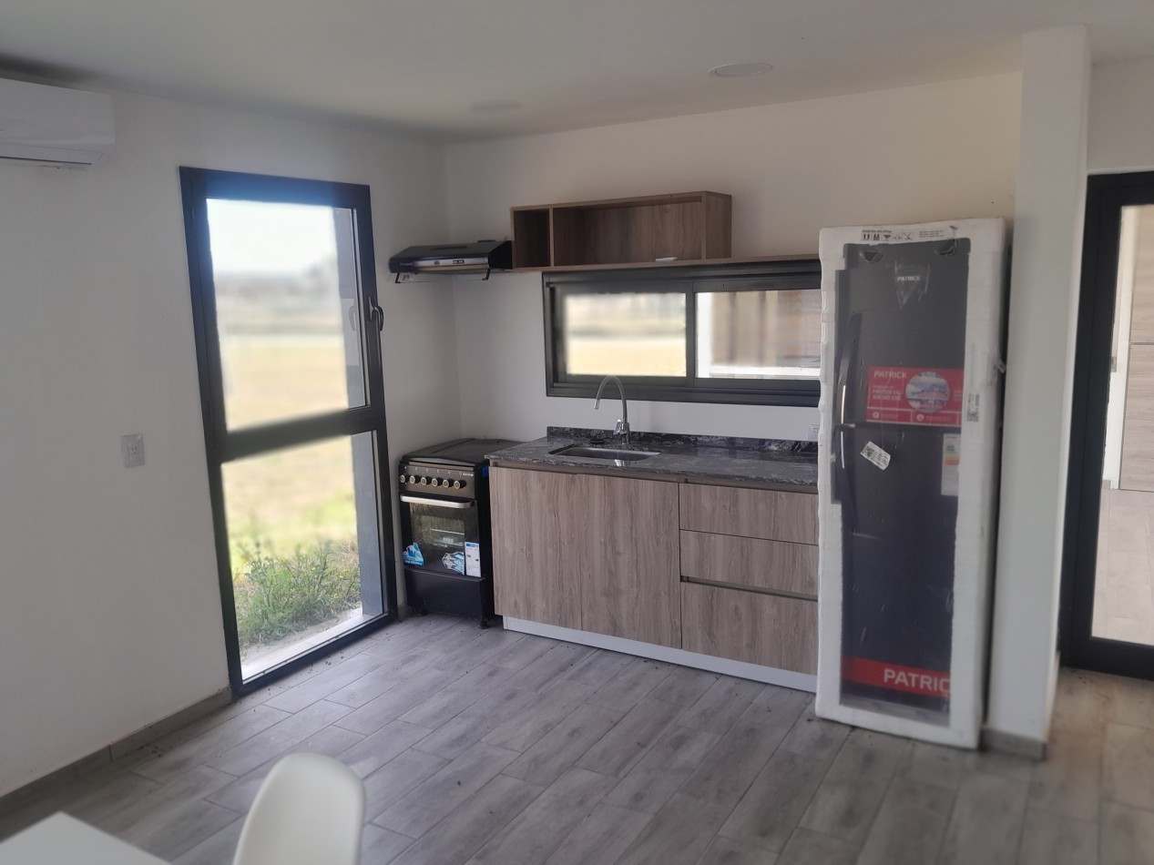 PUERTO DEL AGUILA en la costa del Dique Los Molinos casa a estrenar de 3 dotmitorios, gran vista