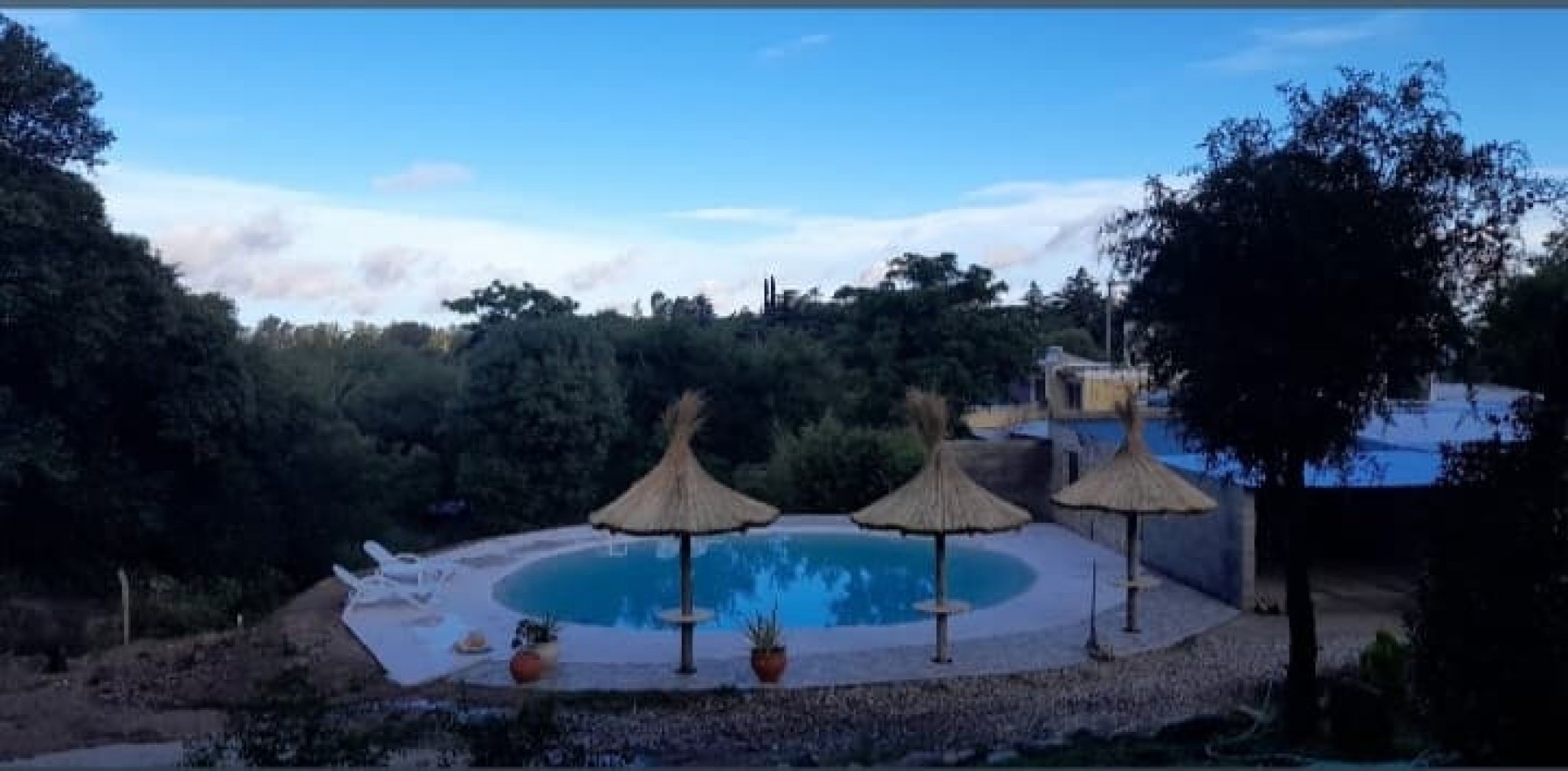 Complejo/Parador Sobre Camino del Cuadrado Ubicacion Unica Parque Pileta Locales y Dptos proximo a Rio Ceballos