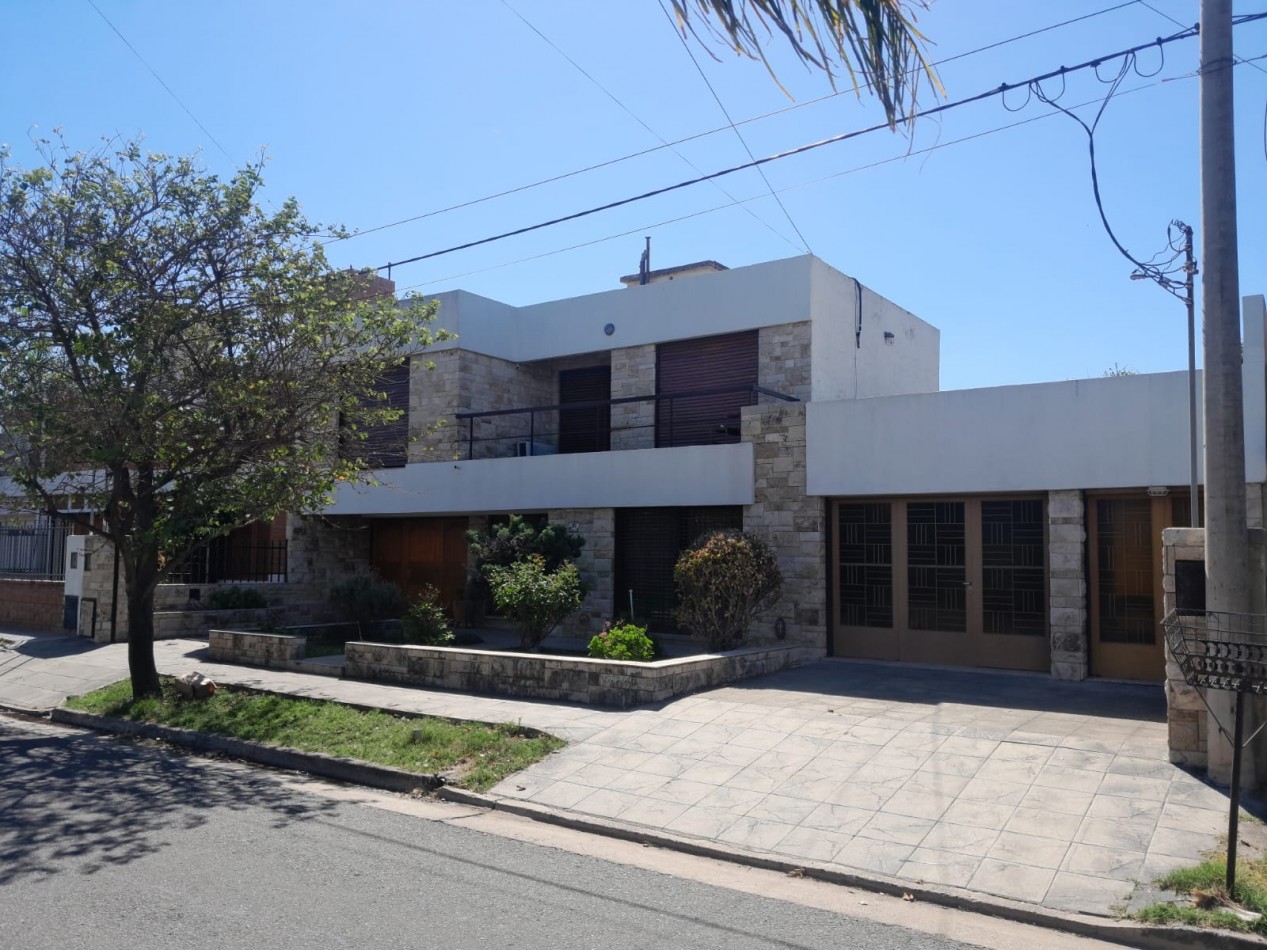 Urca casa 4 Dormitorios mas Local Comercial Excelente Ubicacion