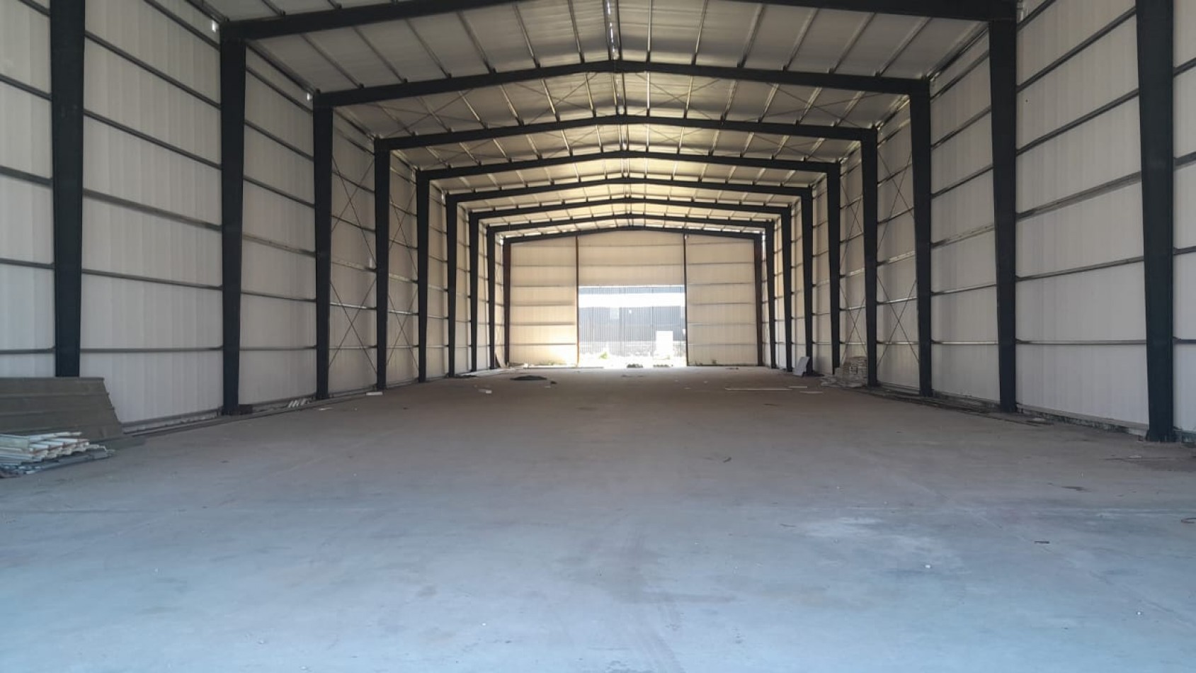 Polo 52 Galpon de 990 m Cubiertos 2000 m. de Terreno Entrega Inmediata - Recibe Canje