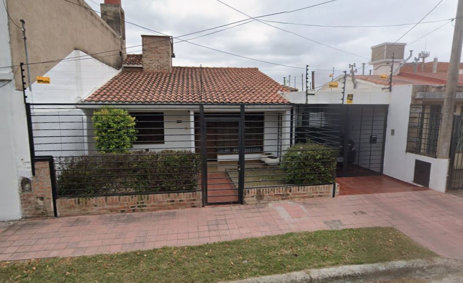 COLINA DE VELEZ SARFIELD 3 DORMITORIOS DOS BAÑOS PATIO Y QUINCHO