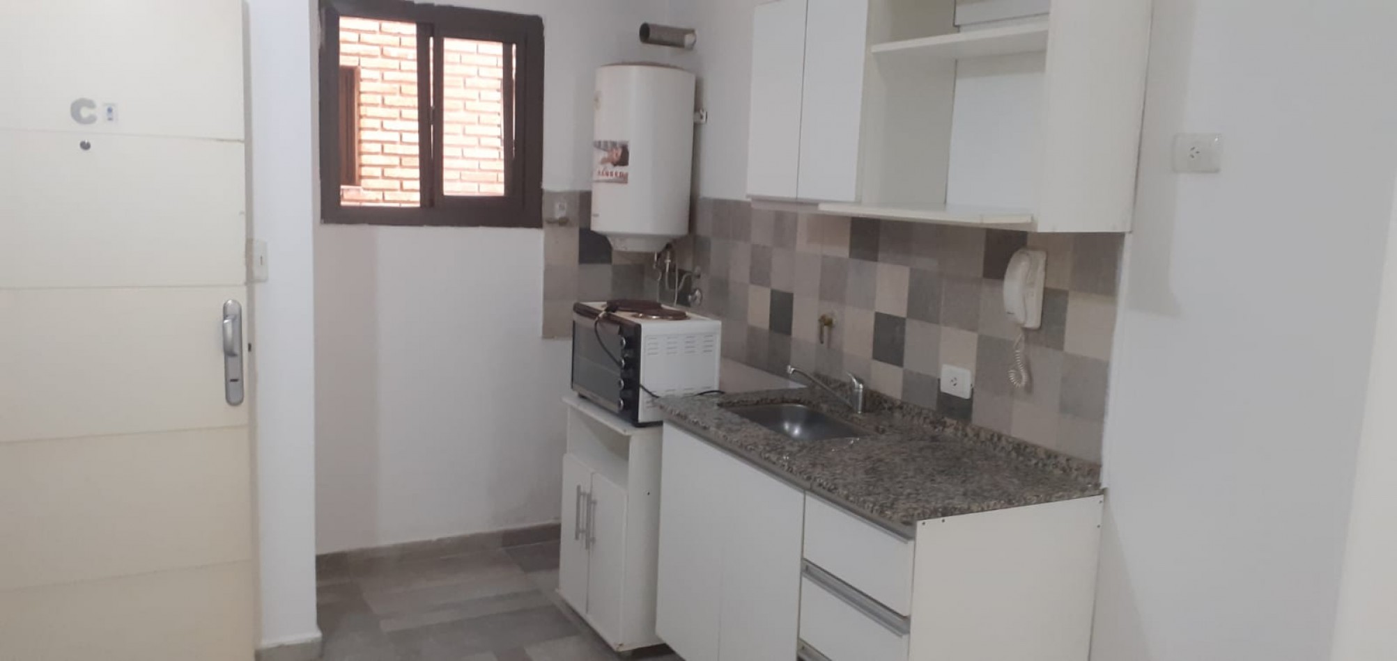 ALBERDI MONOAMBIENTE MUY AMPLIO DE 40MTS.2 EN CASEROS AL 1100