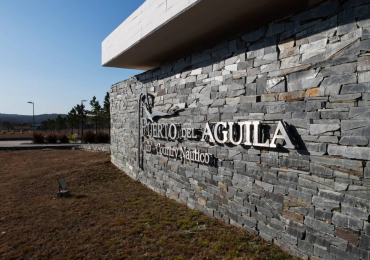 PUERTO DEL AGUILA en la costa del Dique Los Molinos casa a estrenar de 3 dotmitorios, gran vista