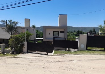 CARLOS PAZ - B° LA QUINTA - CASA 3 DORMITORIOS 2 BAÑOS COCHERA DOBLE PILETA MAS LOTE PARA OTRA CASA